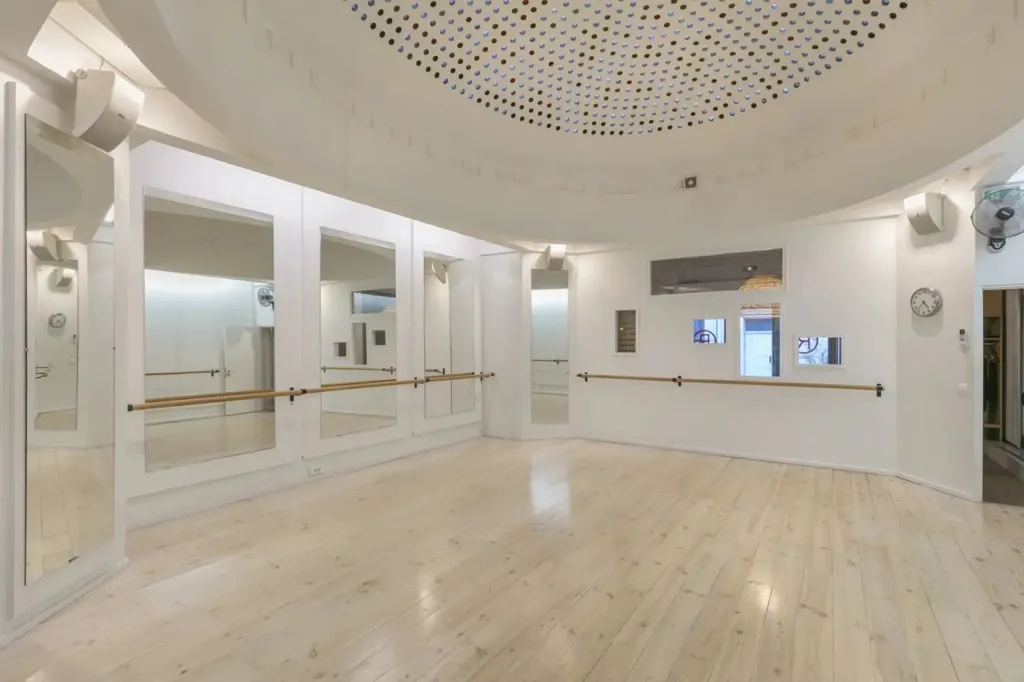 Stanze - Loft with Eiffel-Inspired Architecture in Paris 6th