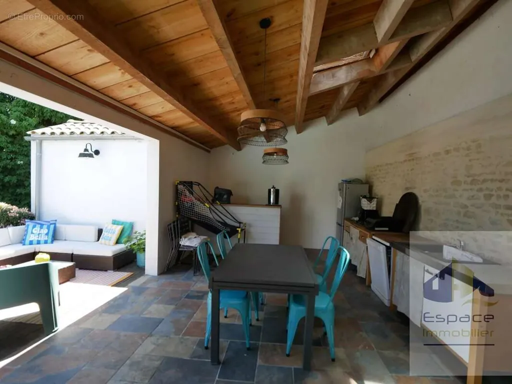 Terrazza - Rustic Stone House with Pool near Aigrefeuille d'Aunis