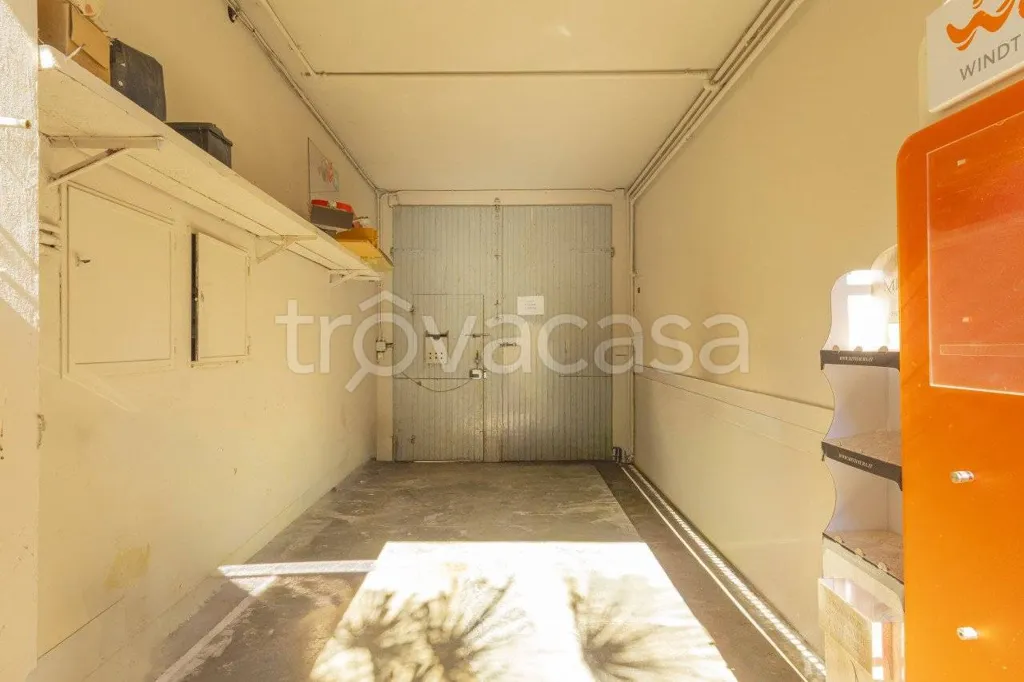 Garage - Commercial Property with Shops in Ghemme