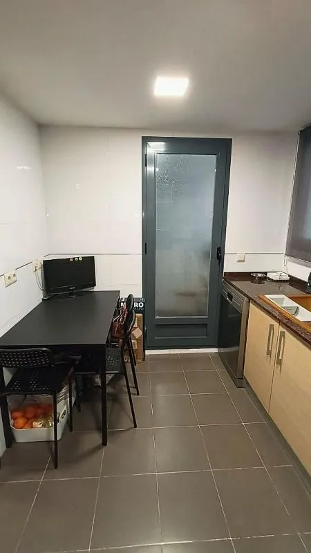 Cuisine - Apartment with Balcony and Garage in Carcaixent