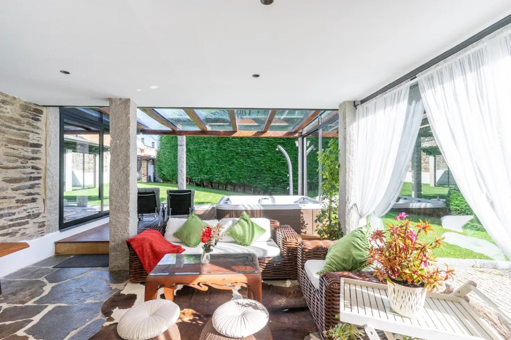 Terrasse - Restored Chalet with River Walk Access in Lugo