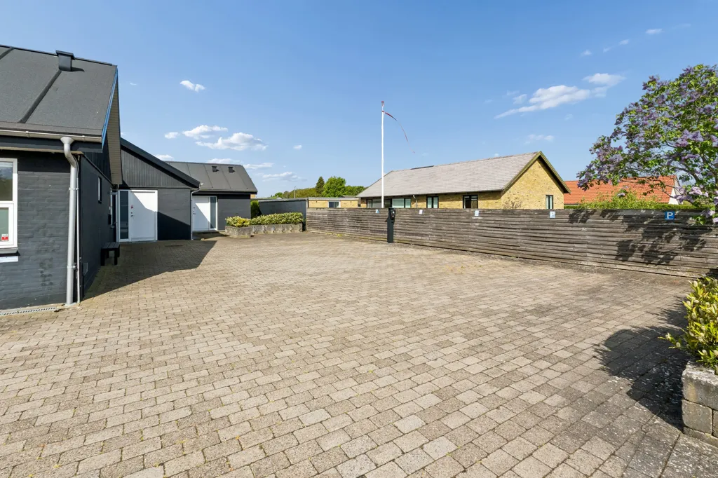 Välivaade - Villa with Office Space in Odense