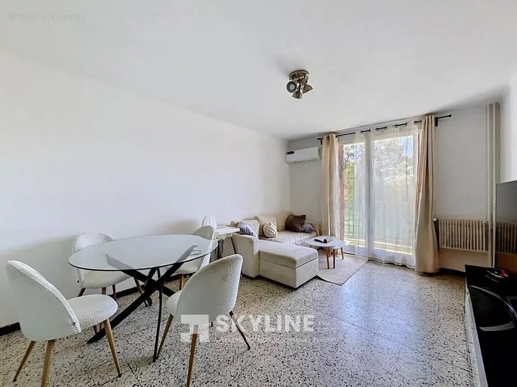 Soggiorno - T2 with Balcony in Marseille-13e