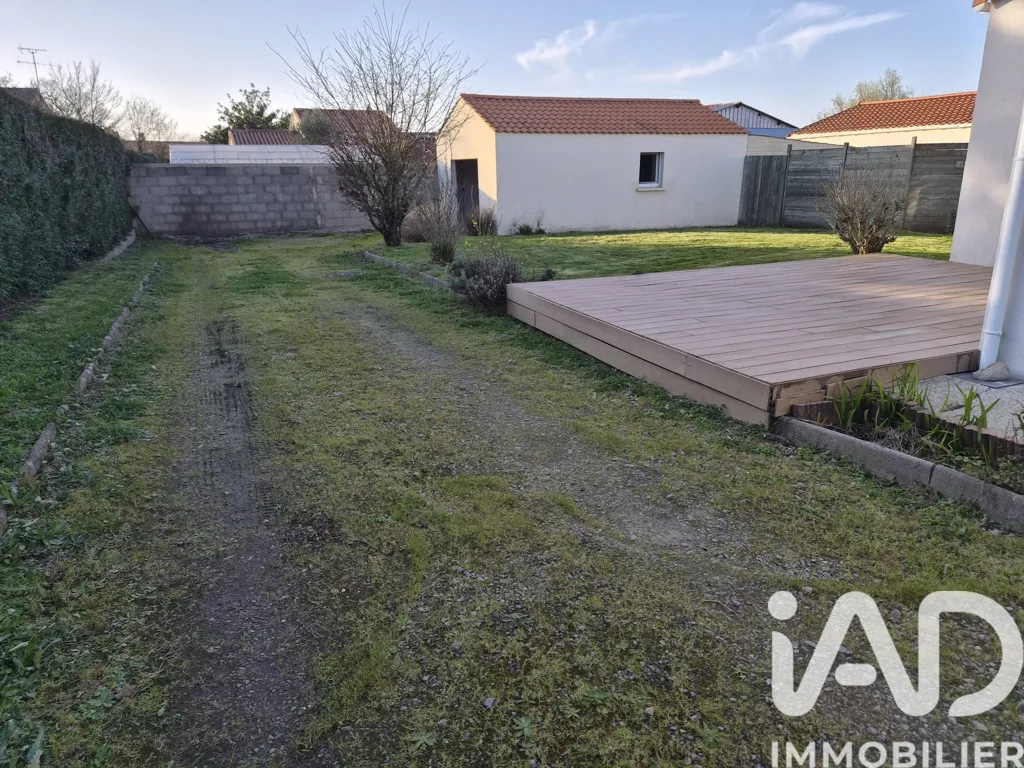 Aed - Traditional House with Garden in Nesmy