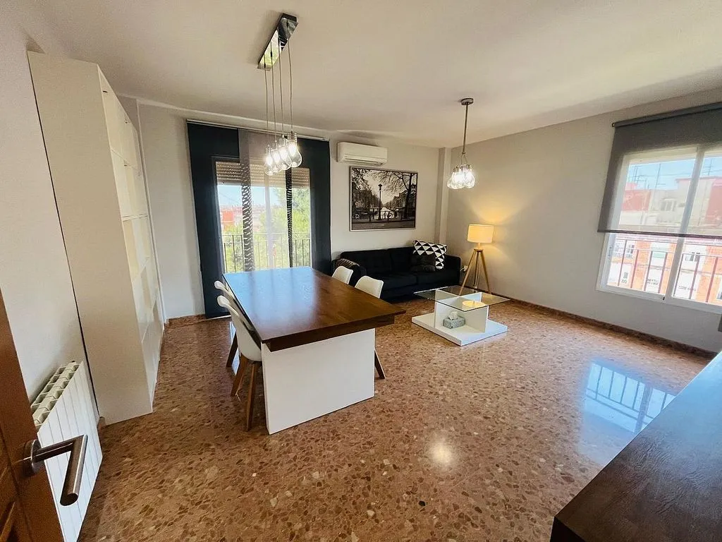 Dining Room - Student-Friendly Flat with Balcony in Moncada