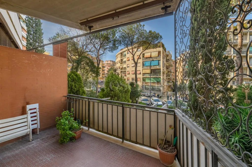 Rõdu - Spacious Apartment with Balcony in Monteverde, Rome