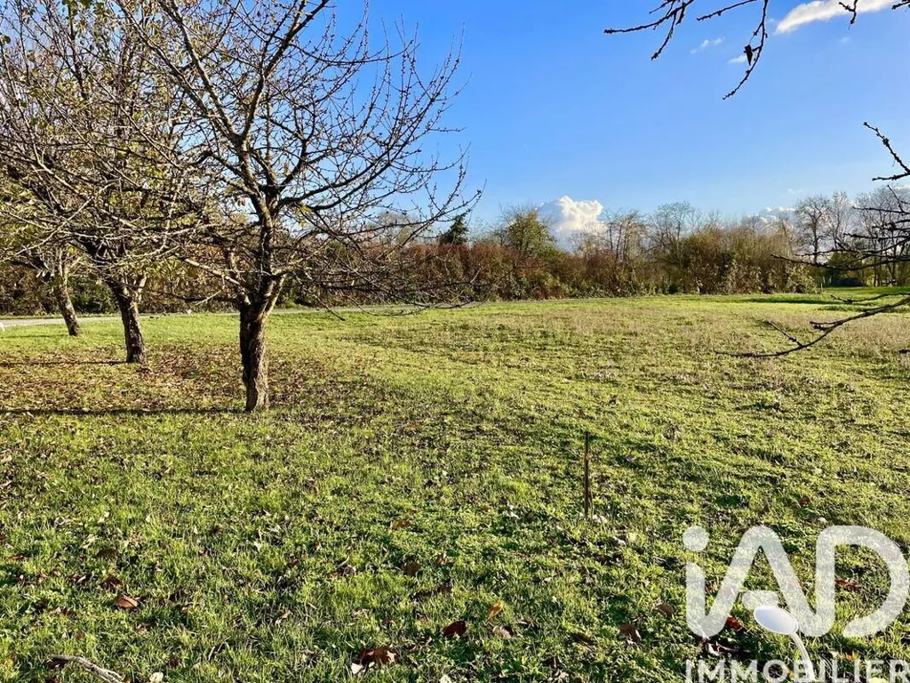 Jardin - Terrain à Bâtir avec Vue Dégagée à Saint-Ciers-Champagne