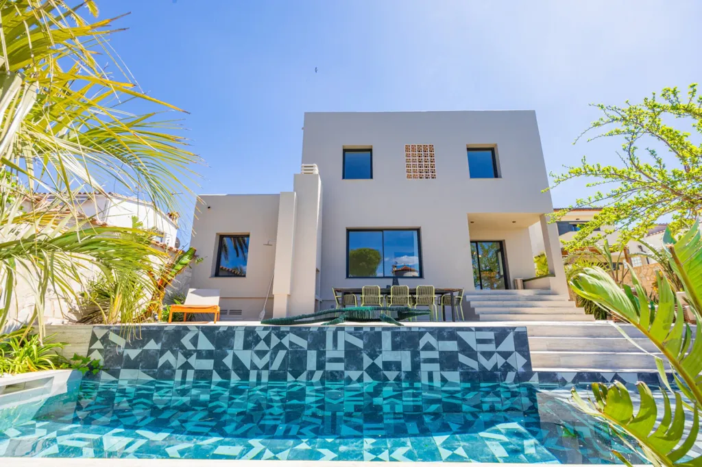 Pool - Contemporary Villa with Private Mooring in Empuriabrava