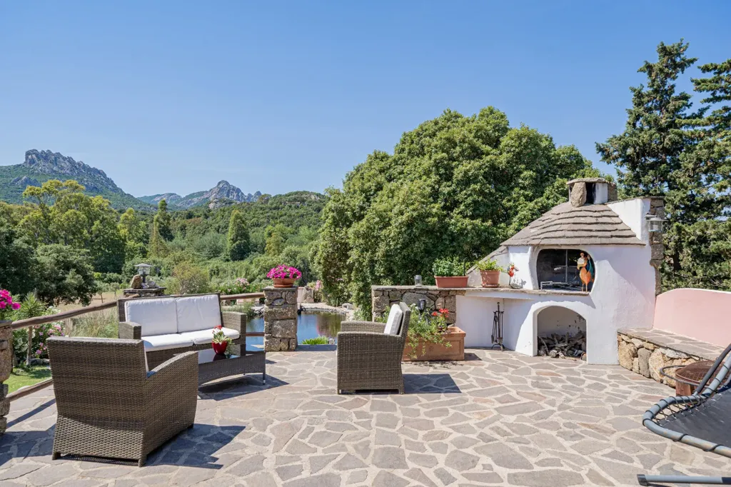 Terrass - Villa with Lake and Nature in Sardinia