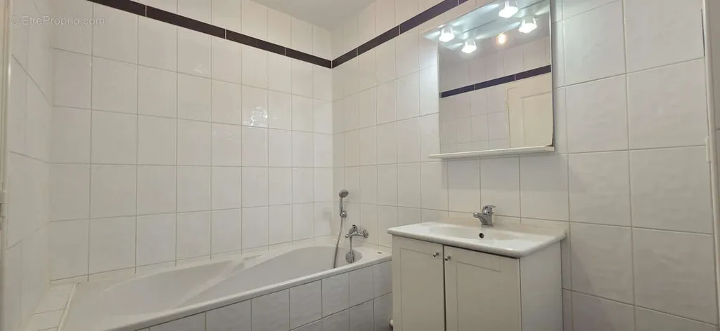 Vannitoad - Renovated Apartment with Terrace in Port Vicinity