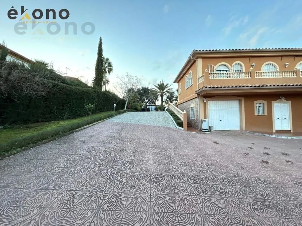 Välivaade - 7-Bedroom House with Pool in Cordova