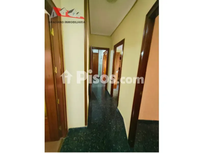 Ingresso - Spacious Apartment with Balcony in Feria