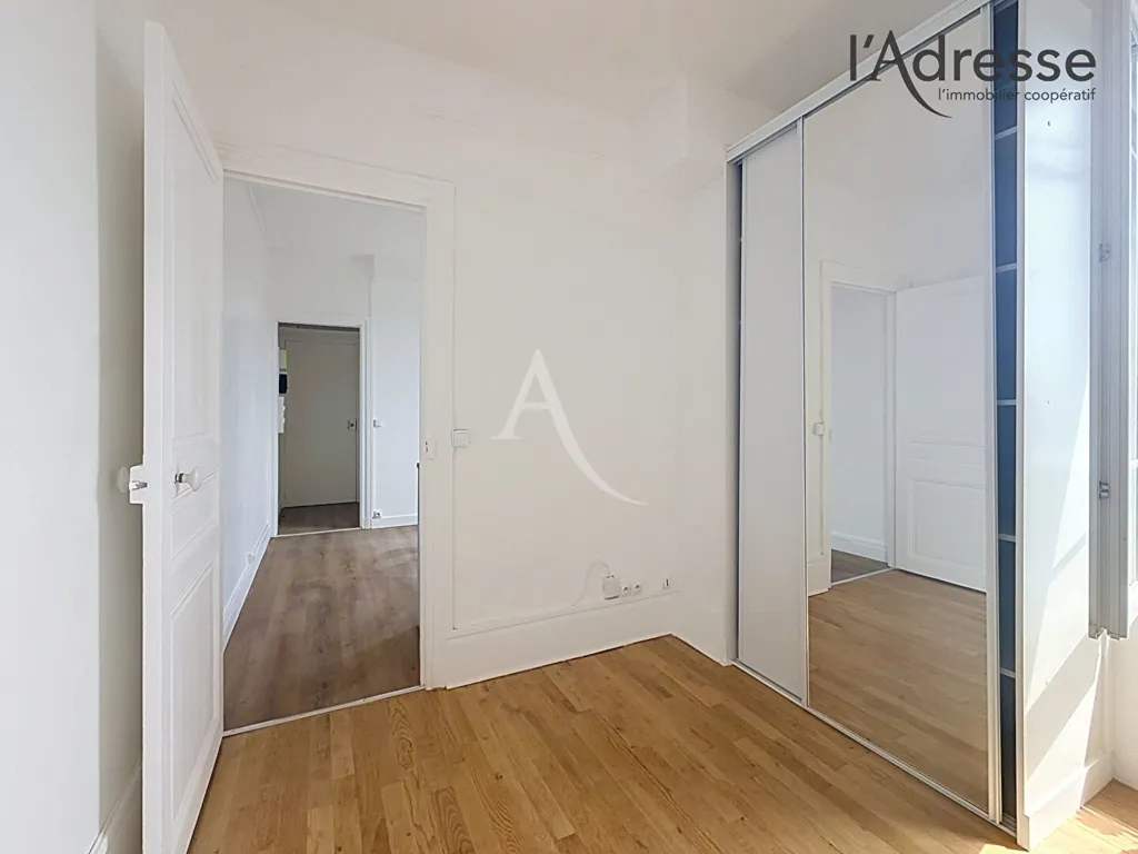 Rooms - Refurbished Studio with Balcony in Suresnes