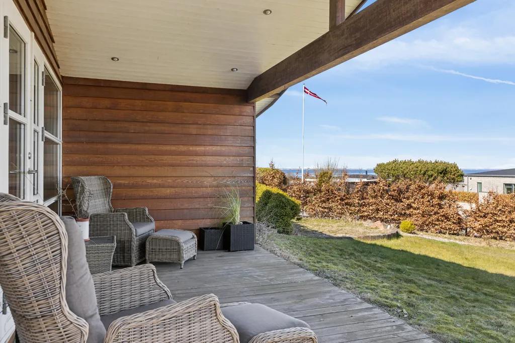 Terrasse - Holiday Home with Private Beach in Køge