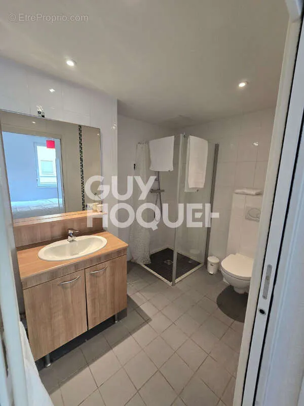 Bathrooms - 2-Bedroom Apartment with Balcony in Saint-Avold