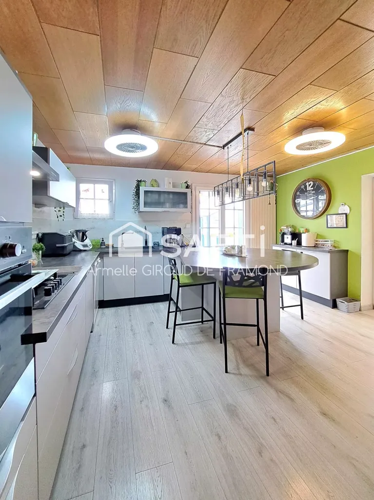 Cuisine - Maison avec Piscine et Jacuzzi à Saint-Bernard