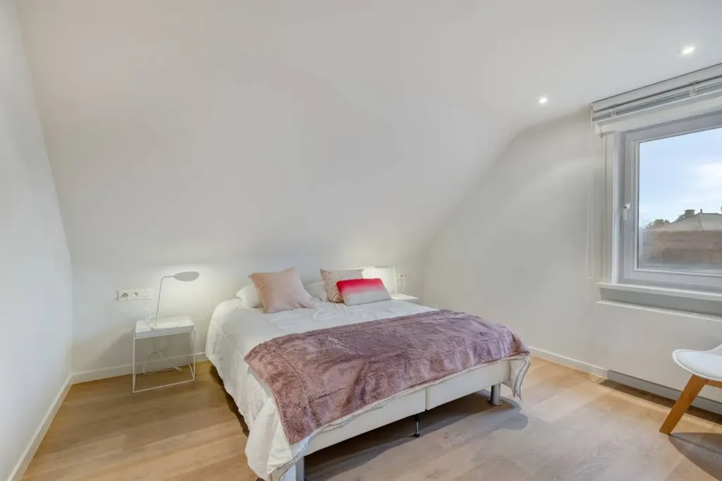 Chambres - Villa avec Pratique Rénovée au Centre de Sint-Idesbald