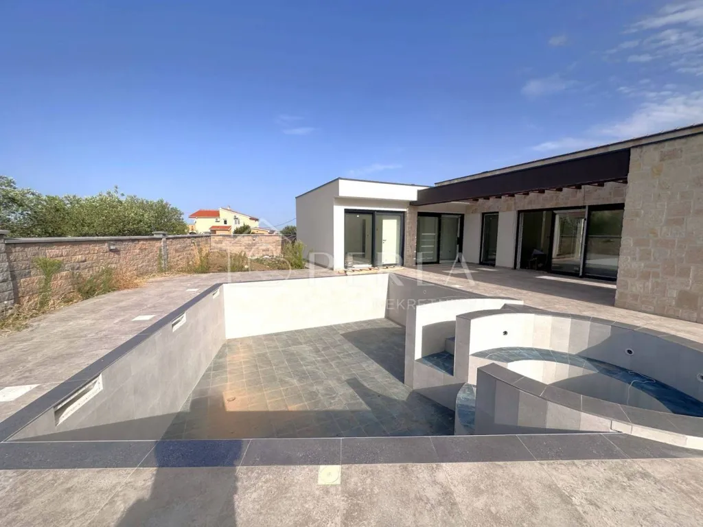 Piscine - Modern Bungalow with Pool in Debeljak, Sukošan