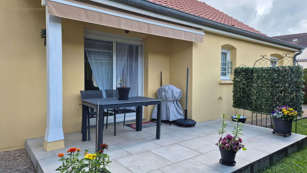 4-toaline maja asukohas Paray-Le-Monial