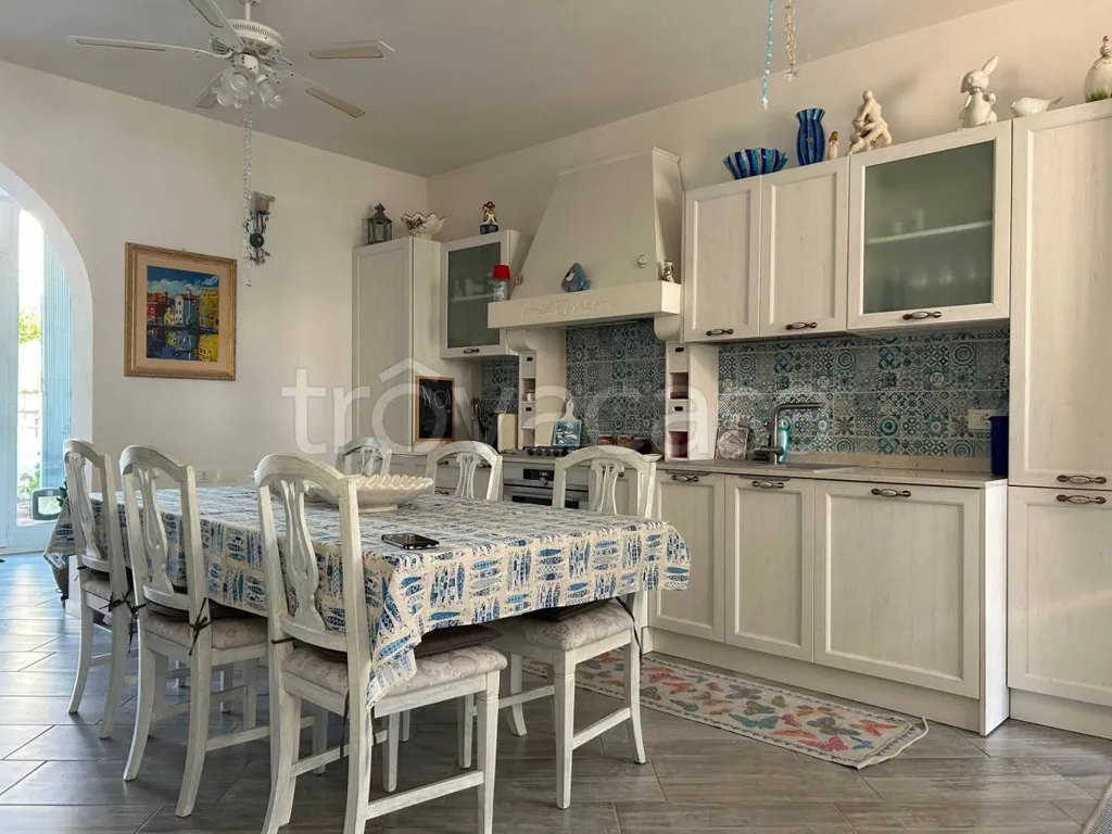 Söögituba - Renovated Semi-Detached Villa with Garden in Comacchio