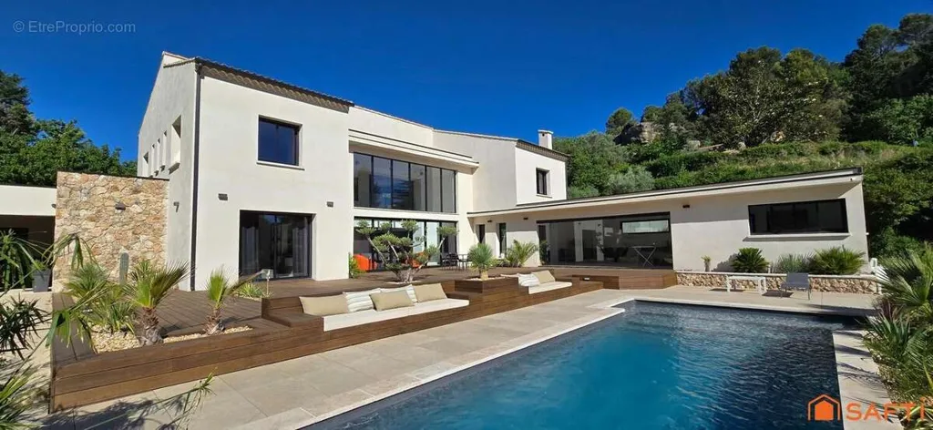 Villa Contemporaine avec Piscine à Pujaut