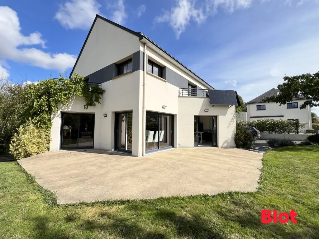 Esterno - Contemporary House with Garden in Janzé
