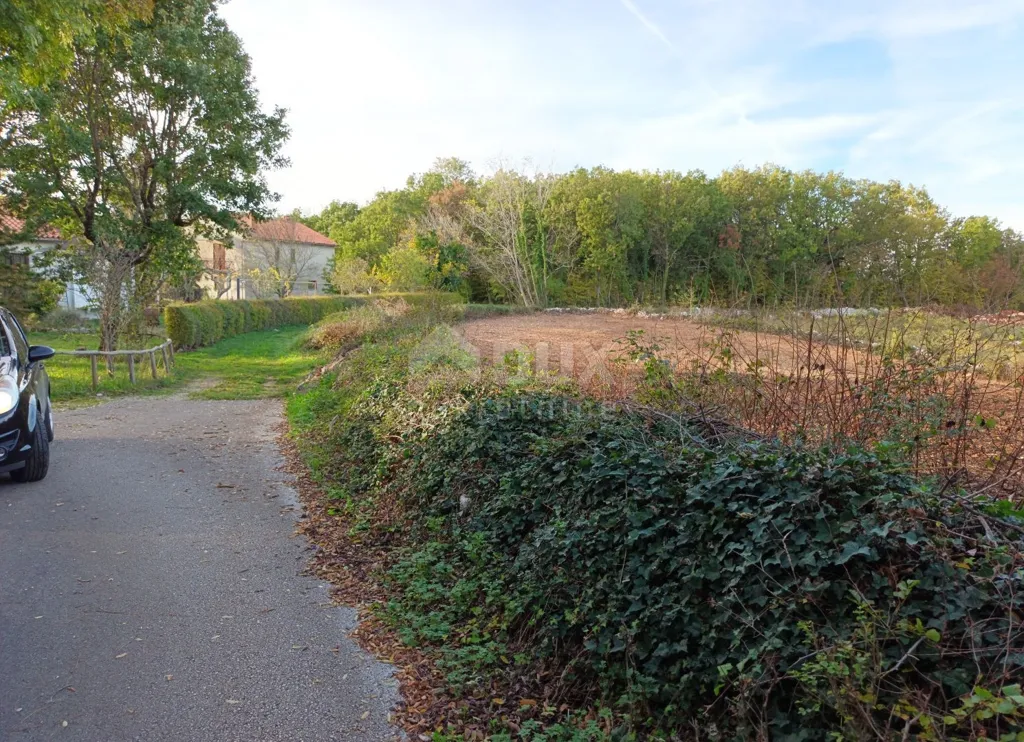 Aed - Rectangular Plot in Labin, Istra