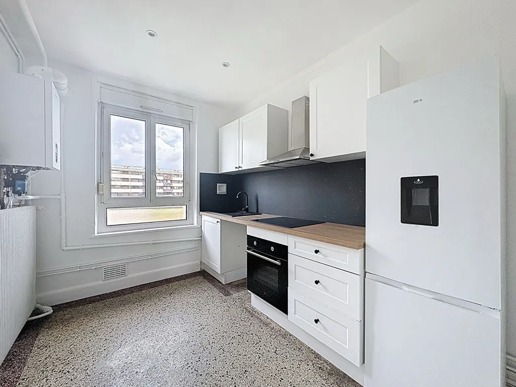 Kitchen - Renovated 3-Bed Flat with Balcony in Nancy