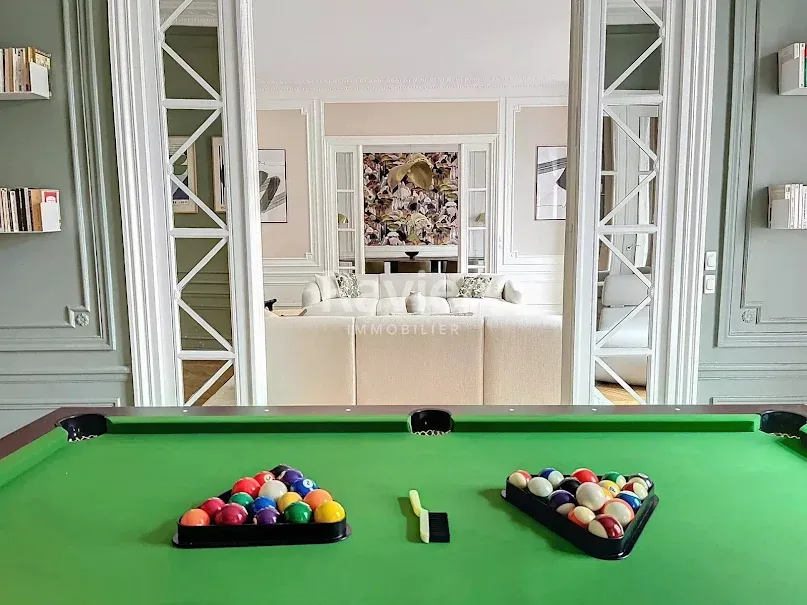 Séjour - Appartement Meublé avec Vue Tour Eiffel à Paris 7ème