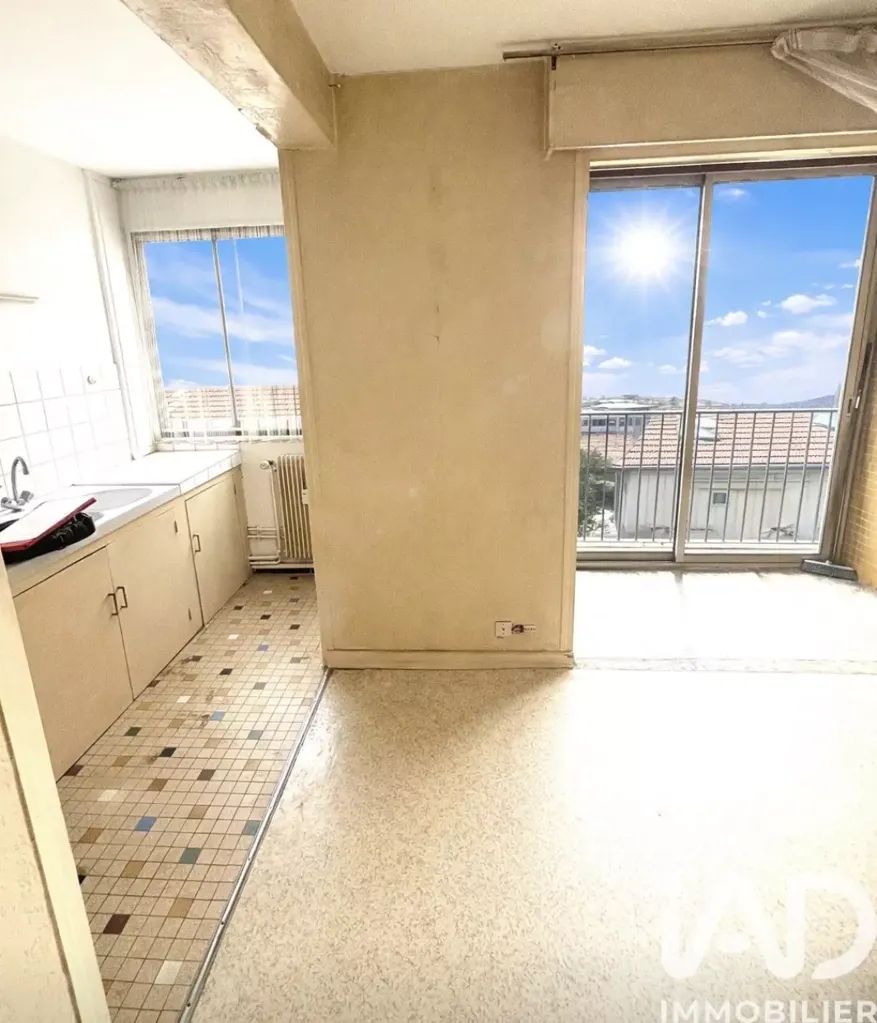 Köök - Central 2-Bed Apartment with Balcony in Nancy