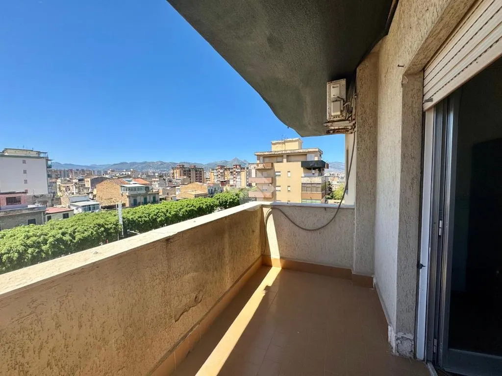 Balcony - Apartment with Balcony in Palermo Centre