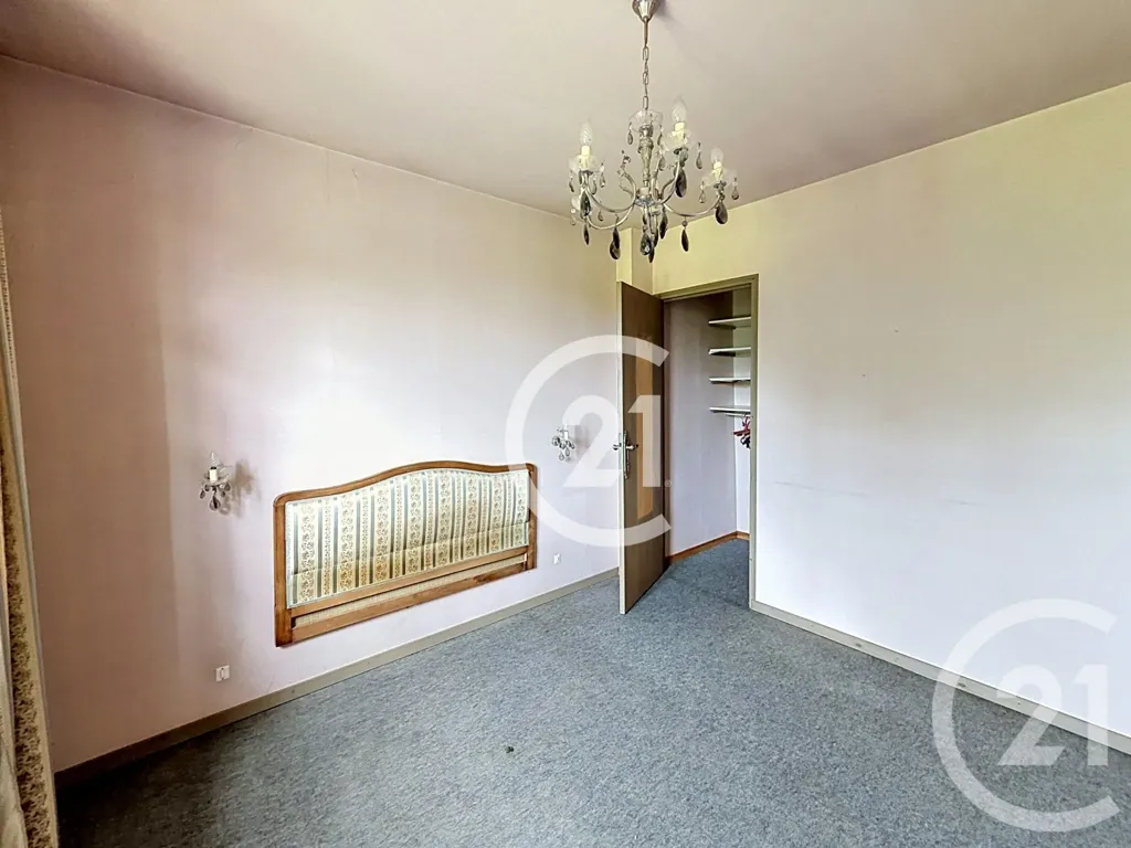 Magamistoad - 6-Bedroom House with Garden in Jarnac