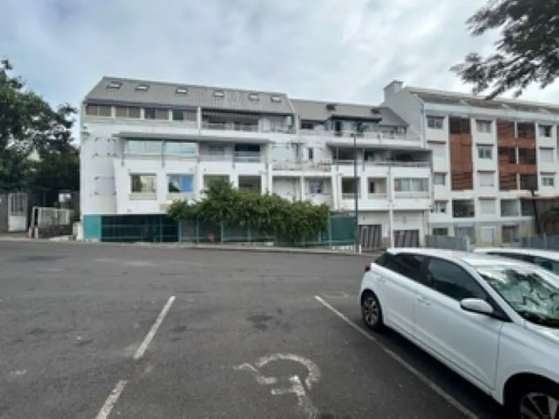 Extérieur - Appartement T2 avec Parking à Ste Clotilde