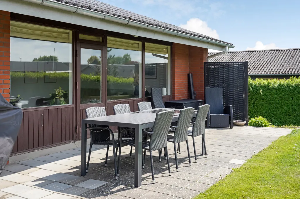 Terrace - Villa with Garden in Rask Mølle