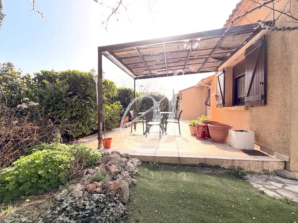 Terrace - Villa with Pool and Garden in Lavérune
