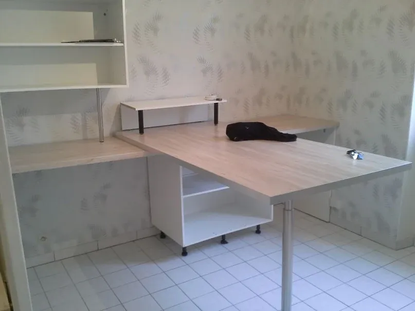 Kabinet - 2-Bedroom Apartment with Balcony in Angers