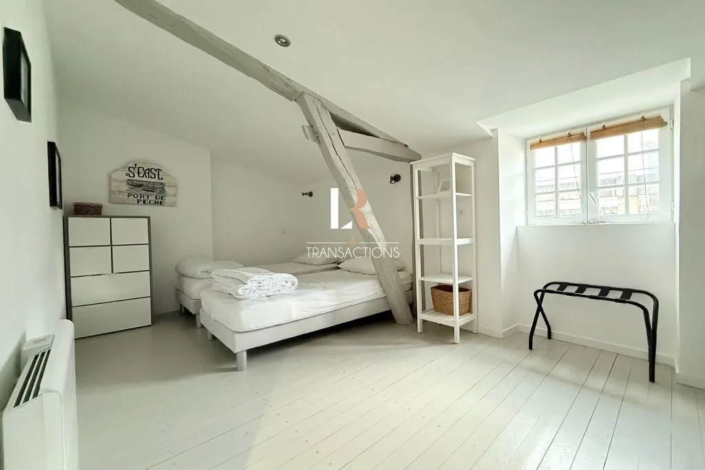 Chambres - Immeuble avec Appartements et Garage à La Rochelle