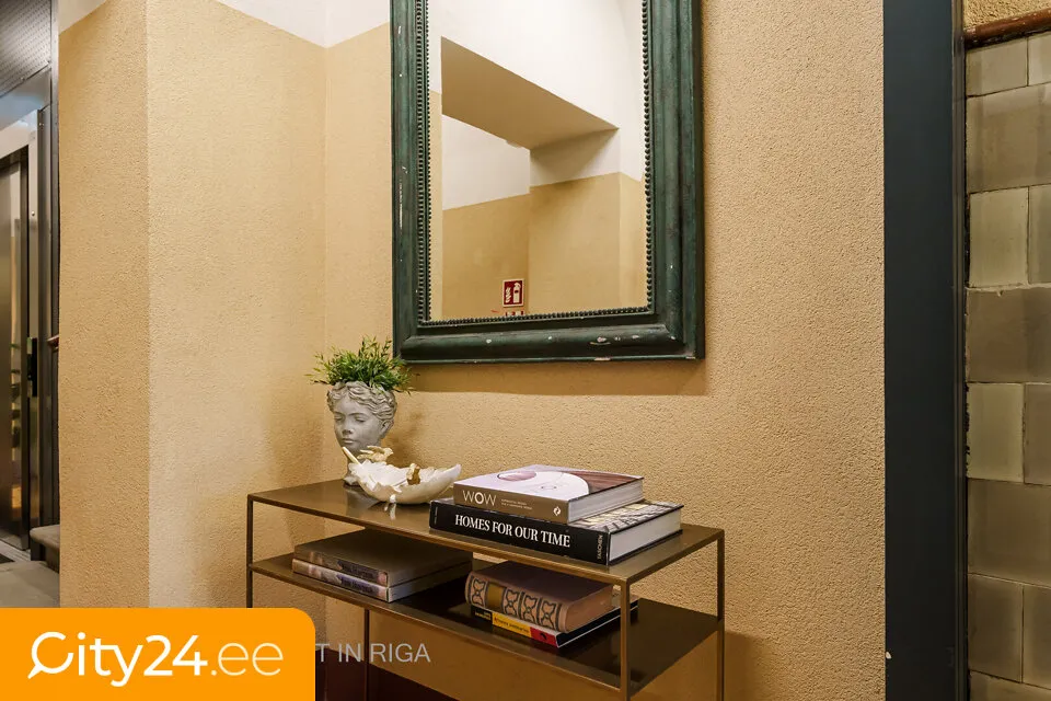 Esik - Furnished Studio in Historic Jūgendstil Building, Riga Centre