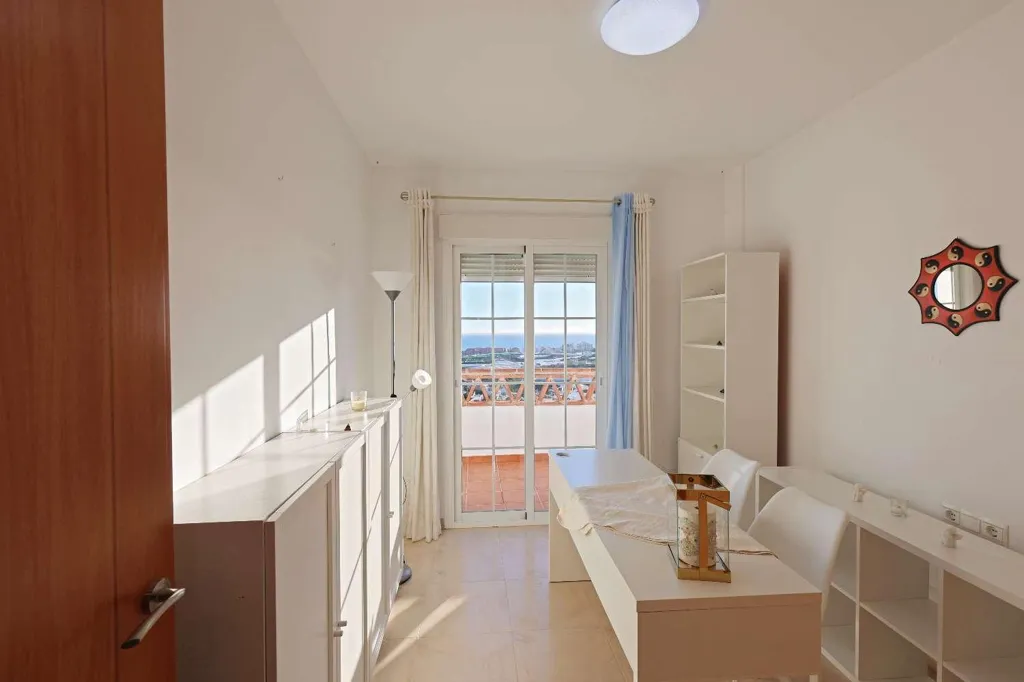 Kabinet - South-Facing Villa with Sea Views in Torrox Park