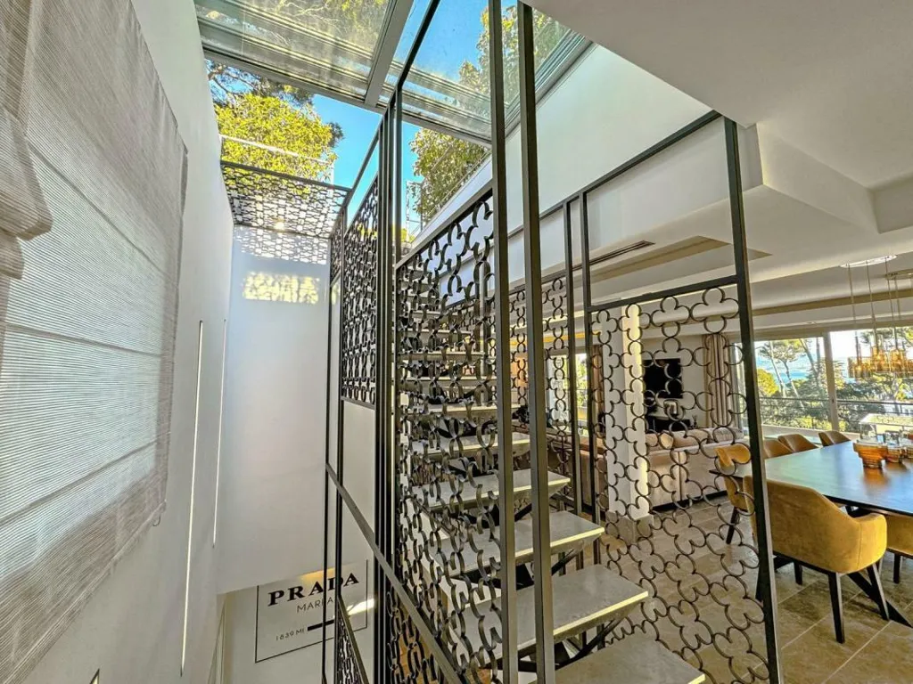 Rooms - 1950s Villa with Sea View in Cap d'Antibes