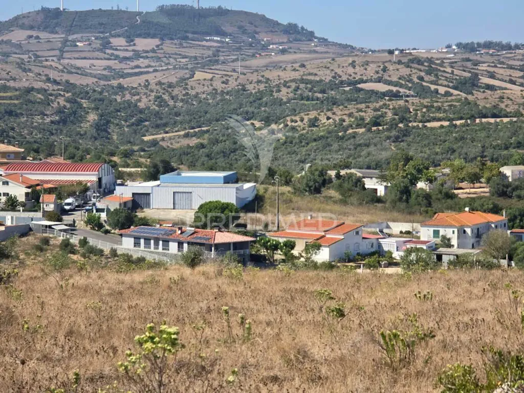 Rustic Land with Approved Project in Mafra