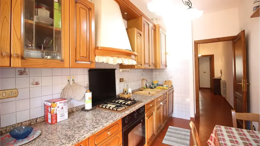 Cuisine - Spacious Apartment with Courtyard in Buti