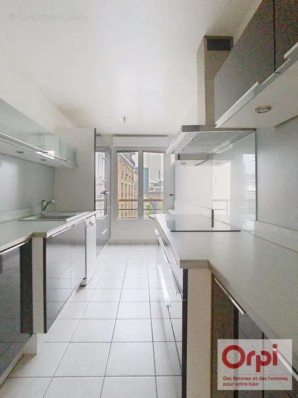 Cuisine - Appartement Traversant avec Balcon à Issy-les-Moulineaux