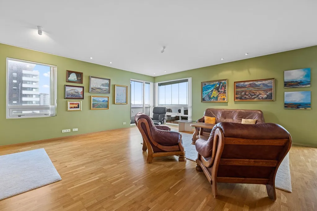 Elutuba - Apartment with Private Parking in Reykjavik
