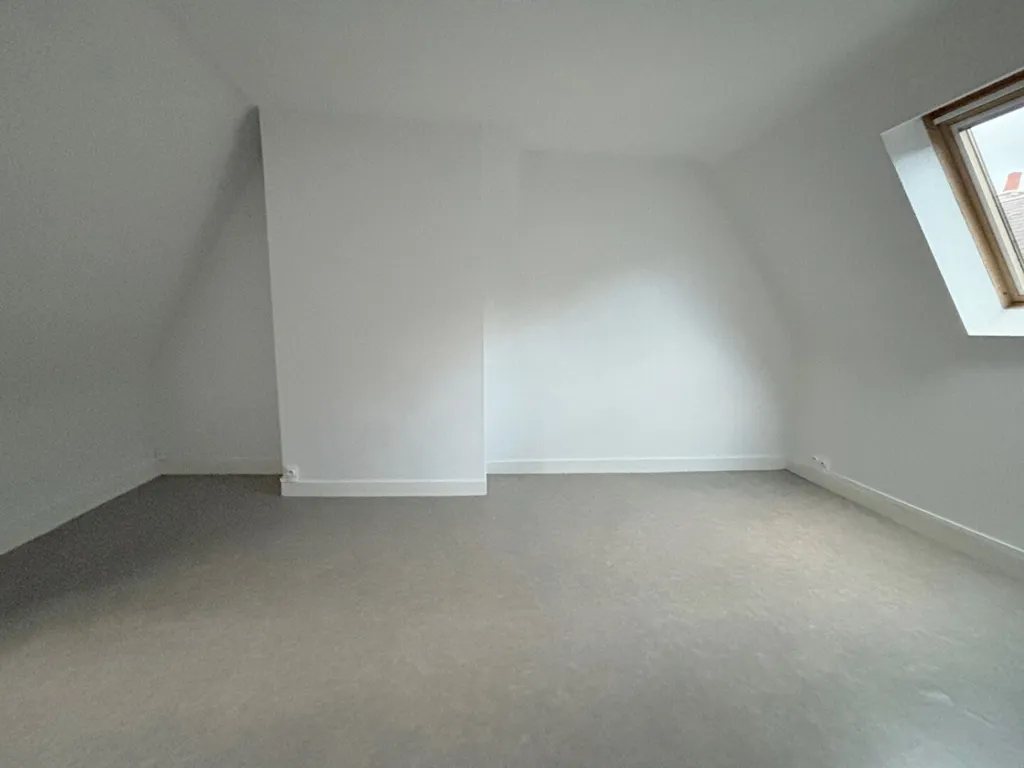 Pièces - Appartement 2 Pièces avec Luminosité Traversante près de l'Hyper-centre