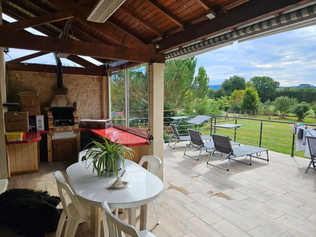 Terrass - Ground Floor House with Large Garden in Bretenoux