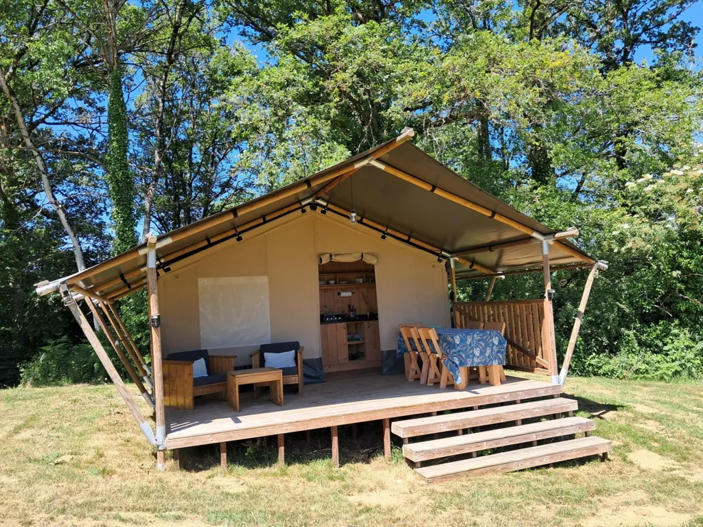Extérieur - Moulin Rénové avec Piscine et Terrain à la Campagne