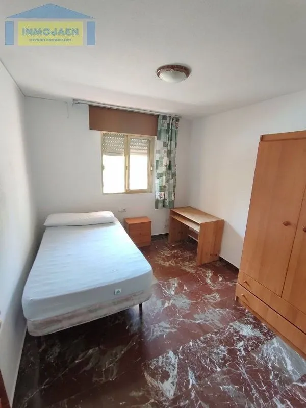 Student Flat with Pool on Avda de Madrid
