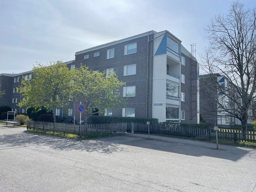 Välivaade - First-Floor Flat with Glazed Balcony in Lauste