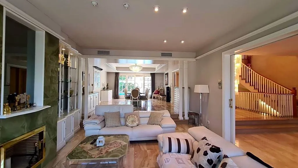 Elutuba - Luxury Villa with Garden in Castelldefels